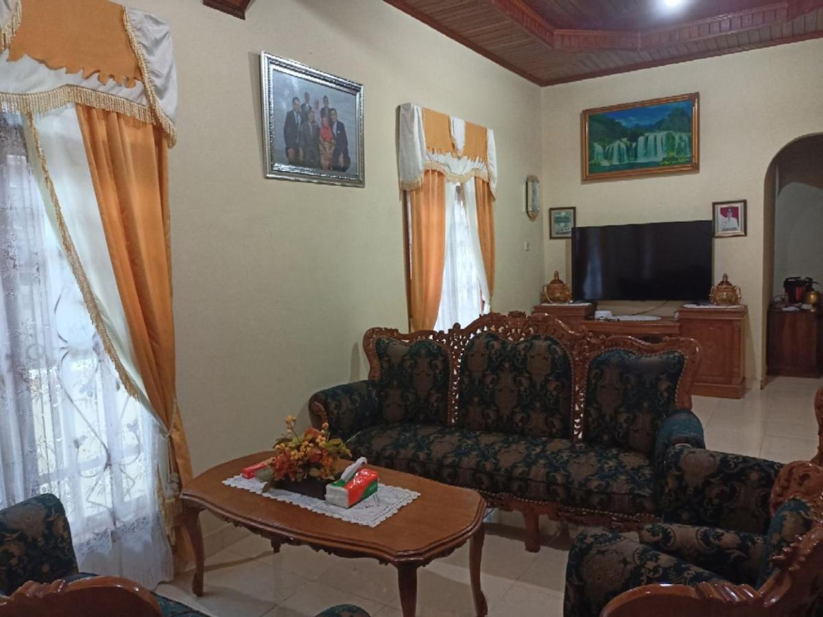 Fermana Homestay Painan Bagian luar foto